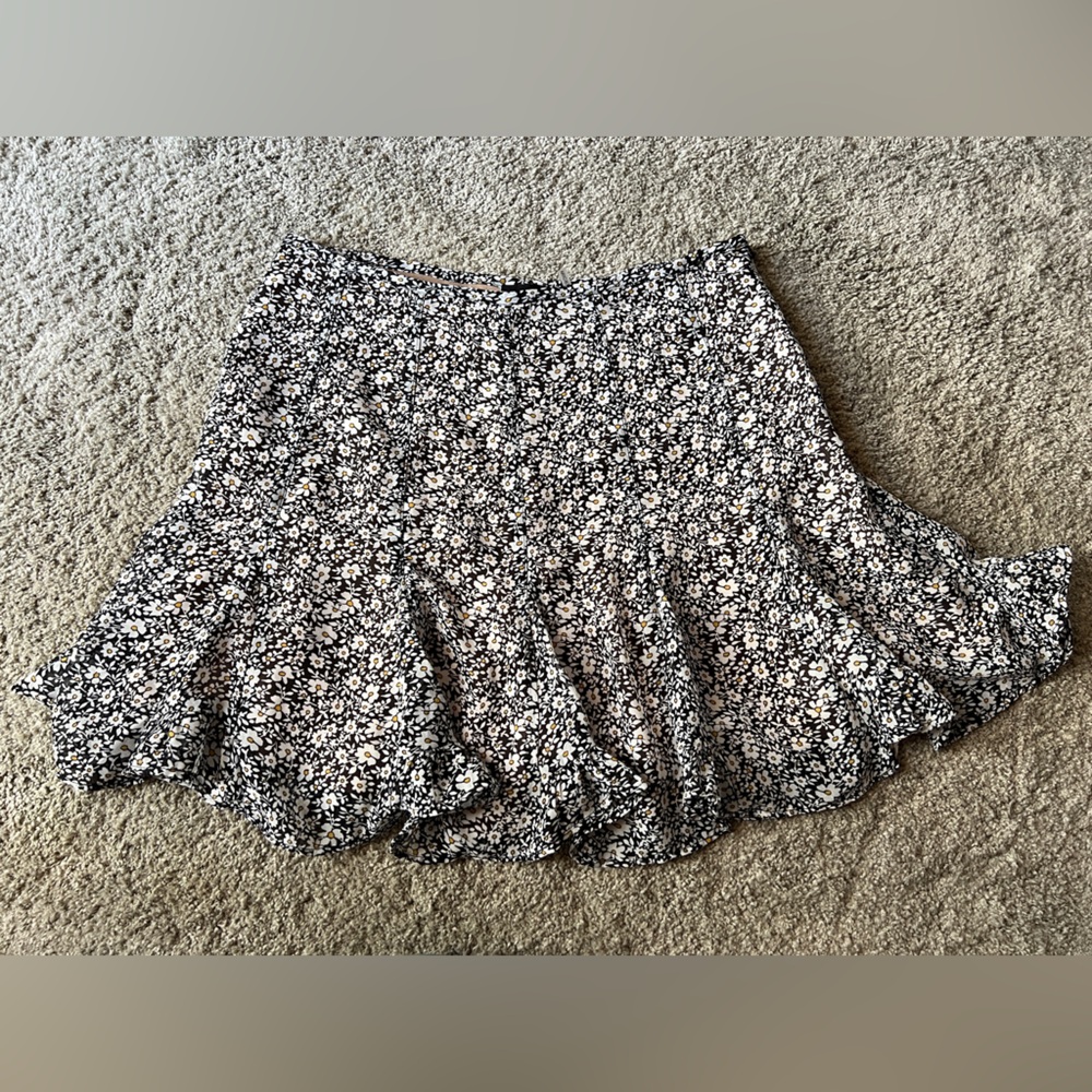 Vici Black and White Floral Skort//Size Medium